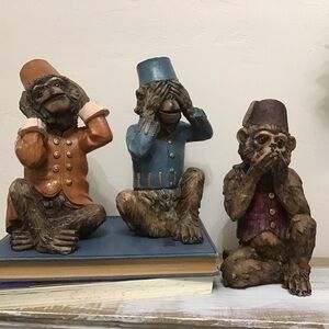 Vintage-Inspired “Hear, See, Speak No Evil” Resin Monkeys – 3-Piece Set